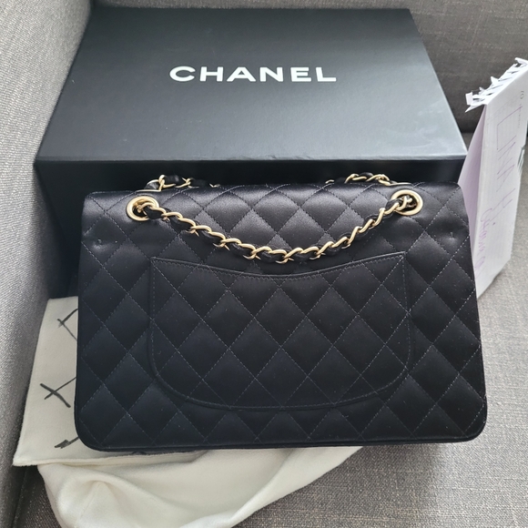 Chanel Medium Classic Double Flap - Picture 4 of 13
